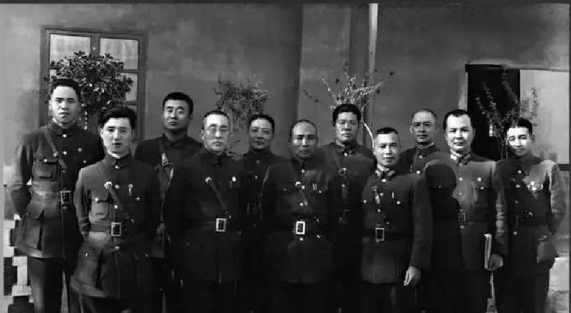 人物考证：1940年4月15日，在老河口出席第五战区军事会议的将领合影